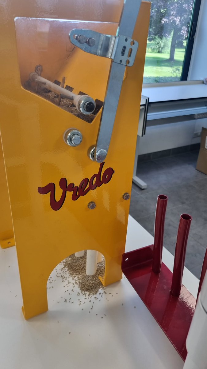 It is not self-evident that overseeders can process coated seeds properly. That´s why Vredo developed a test machine, especially for <a href="/BarenbrugNL/">BarenbrugHolland</a>. This allows them to test seeds' throughput and processing capacity, contributing to the highest possible yield on meadows and lawns.