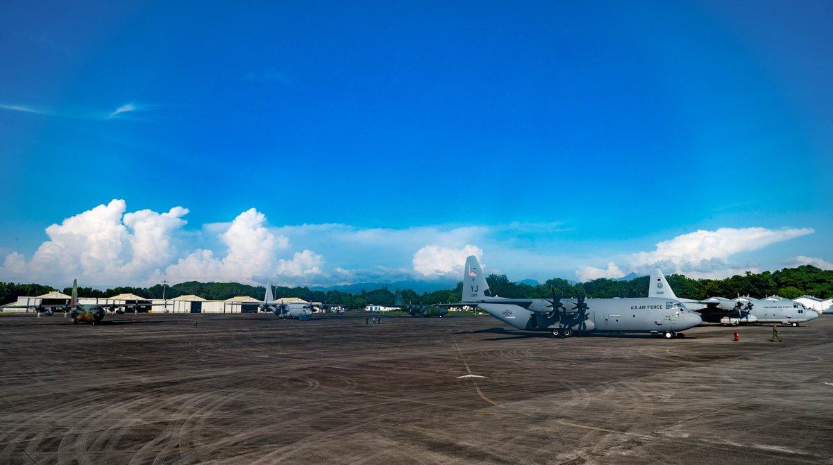 GID_news_'s tweet photo. 16/08/2023
Indonesian Air Force C-130H Hercules spotted at Clark AB, Philippines during exercise Pacific Airlift Rally 2023. #PAR23 https://t.co/h2Ki2O4oYu