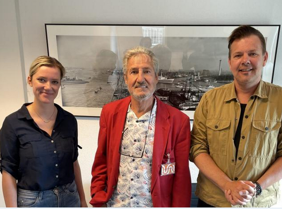 DCMRRijnmond's tweet photo. Veiligheidsinspecteurs Lisa en Henk vertellen in de podcast Langs de Maas hoe zij de haven veilig houden.
Luister en kijk (via YouTube) naar de aflevering: https://t.co/lfOOVhCQfw

#DCMR
#Omgevingsdienst
#Milieu
#Haven
#OpenRotterdam https://t.co/Iq6JQ6Hu5X