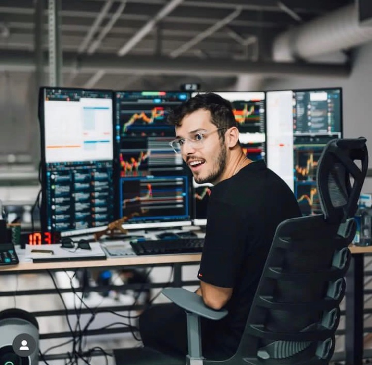 Frank_mooresum's tweet photo. Get Started Now or Lose The Chance 
A $100 investment earn $1500 profits in return Think wisely https://t.co/bjkGYb6syU