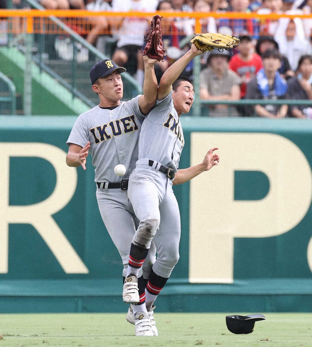 livedoornews's tweet photo. 【甲子園決勝】仙台育英、慶応大声援に声かき消されて守備乱れる場面も
https://t.co/0uoXrh3eaf

慶応の大声援は、銀傘下の実況アナウンサーや解説者も声を張り上げるほどの音量。5回には左中間への飛球に、左翼・鈴木と中堅・橋本がともに落下点に入って激突する場面もあった。 https://t.co/IQZ6AnqNCe