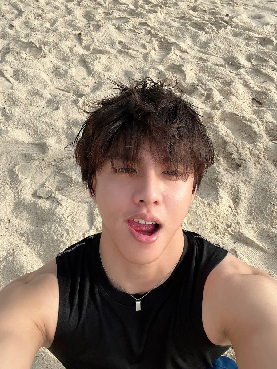 clydethewolffee's tweet photo. Beach hair https://t.co/EmofxUxy90