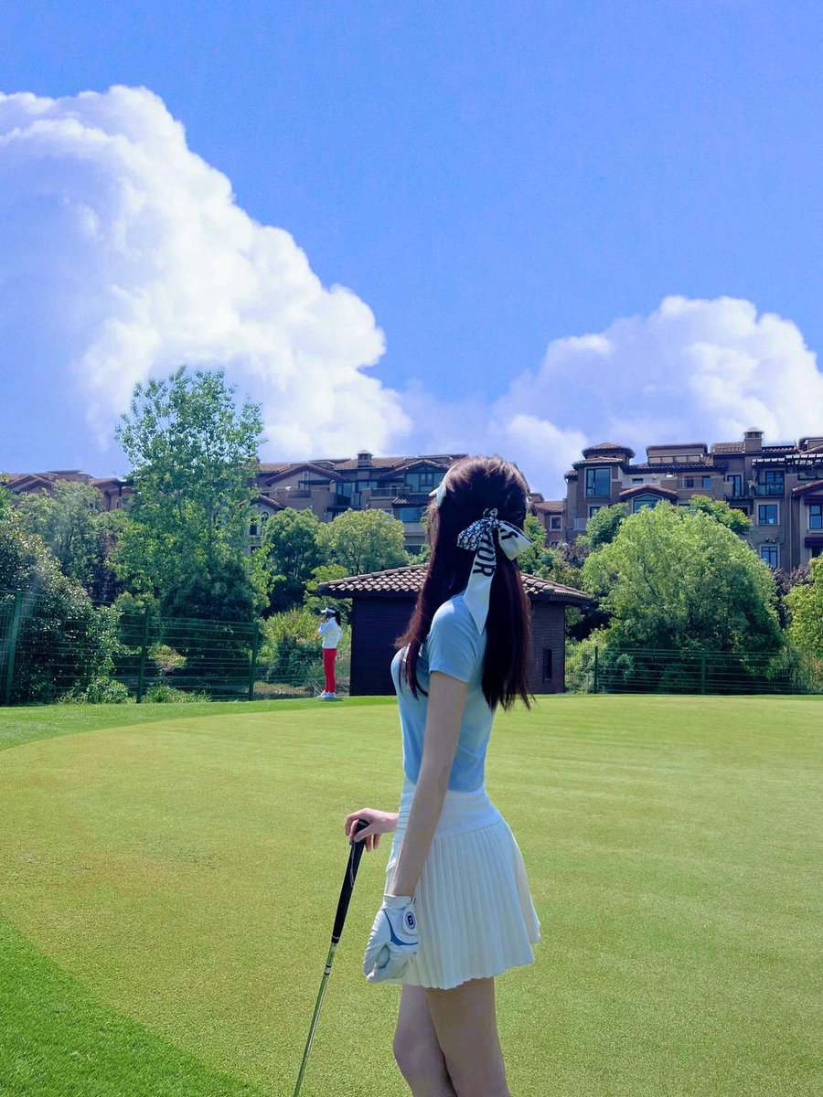 em_lulubeans's tweet photo. My life is like golf, with ups and downs. I didn't play well at first, but as long as I persevere, I will definitely reach the finish line https://t.co/f0sZOL2J1o
