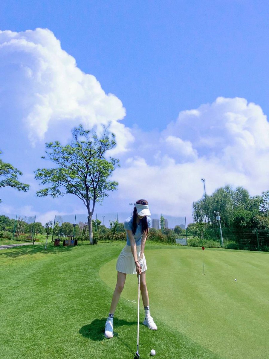 em_lulubeans's tweet photo. My life is like golf, with ups and downs. I didn't play well at first, but as long as I persevere, I will definitely reach the finish line https://t.co/f0sZOL2J1o