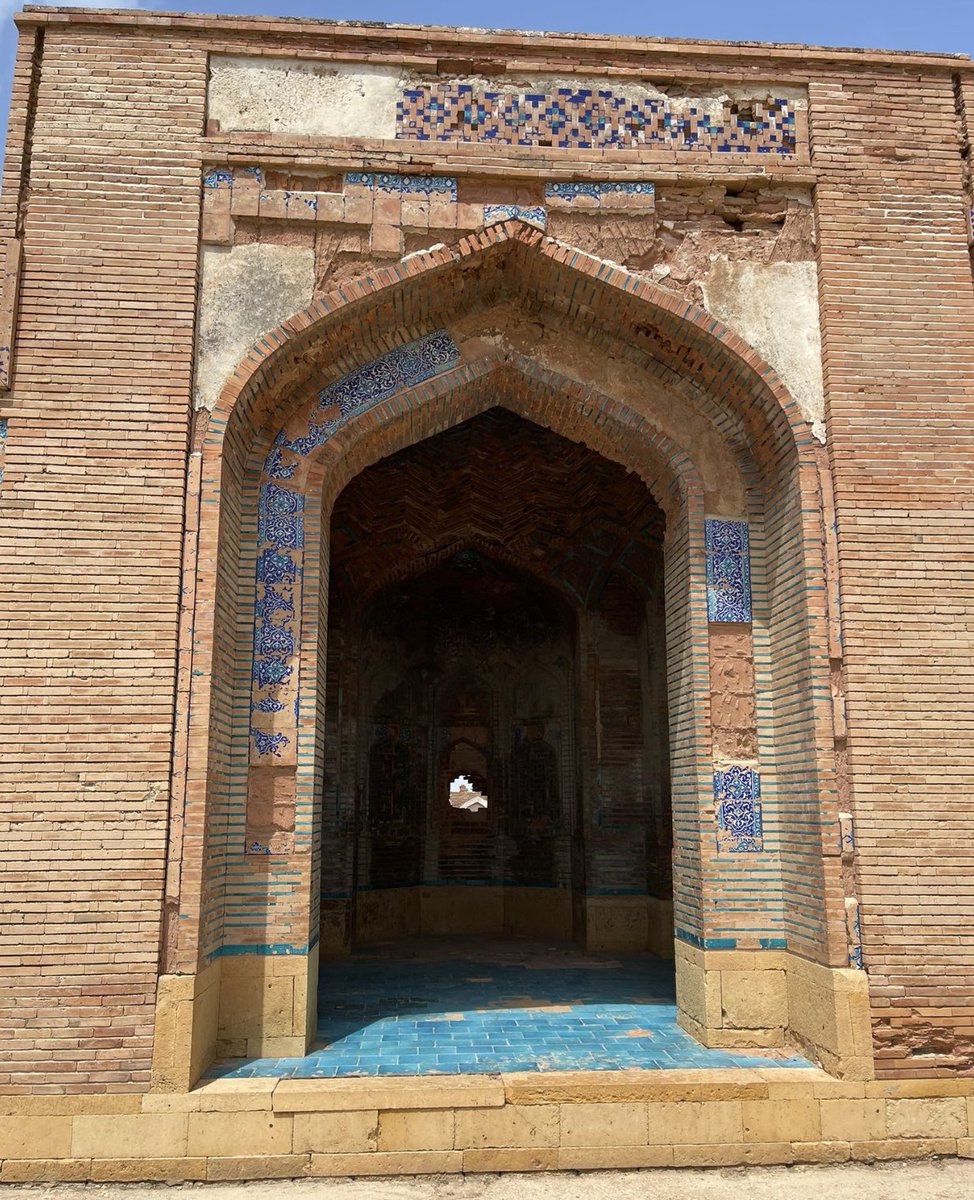 maqhalepota's tweet photo. Had another heart wrenching experience during a visit to the historic City of Thatta with my family yesterday.  From cracks in the walls, stolen and missing relics, trash filled grounds, to stray dogs and donkeys freely roaming the grounds. The crumbling ruins that Chaukhandi Gravyard (Makli Necropolis) and Shah Jahan Masjid have been reduced to. These historical sites have become tragic monuments that so tragically depict our current state as a nation. The best way to eliminate a nation is to erase its history, culture and heritage. Our rulers have done a great job of eliminating us a nation, through the Department of Culture, Government of Sindh !