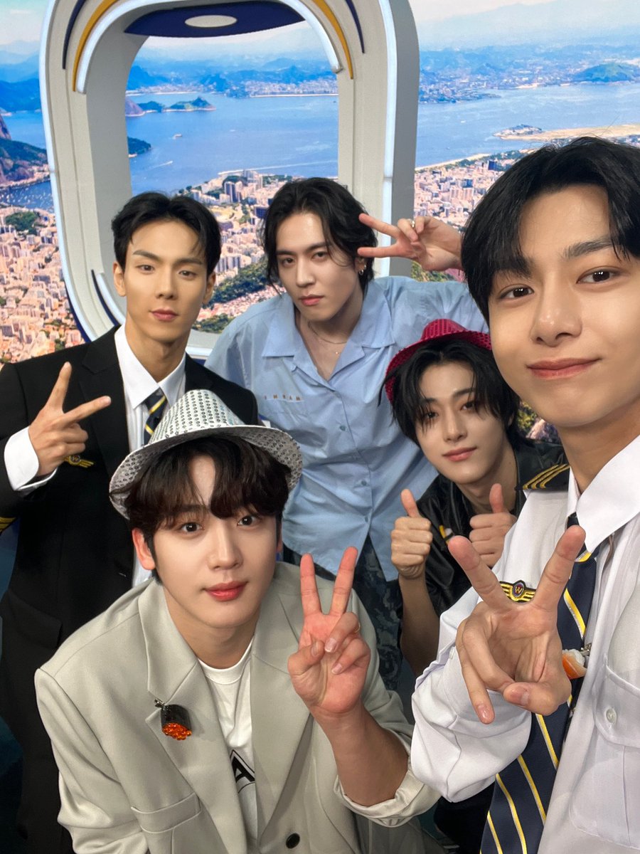 두 신입사원과 소중한 고객님들의 셀카 타임📸
⠀
🛫몬말리는 여행사의 
천방지축 어리둥절 여행 상담 EP.05
💝잠시 후 저녁 7시 공개💝

👉🏻 youtu.be/1DO60SmqXw0
⠀
#몬말리는여행사 #몬스타엑스 #셔누 #형원
#브레드 #미카엘
#GOT7 #유겸 #WEi #요한 #용하
@OfficialMonstaX <a href="/yugyeom/">김유겸</a>