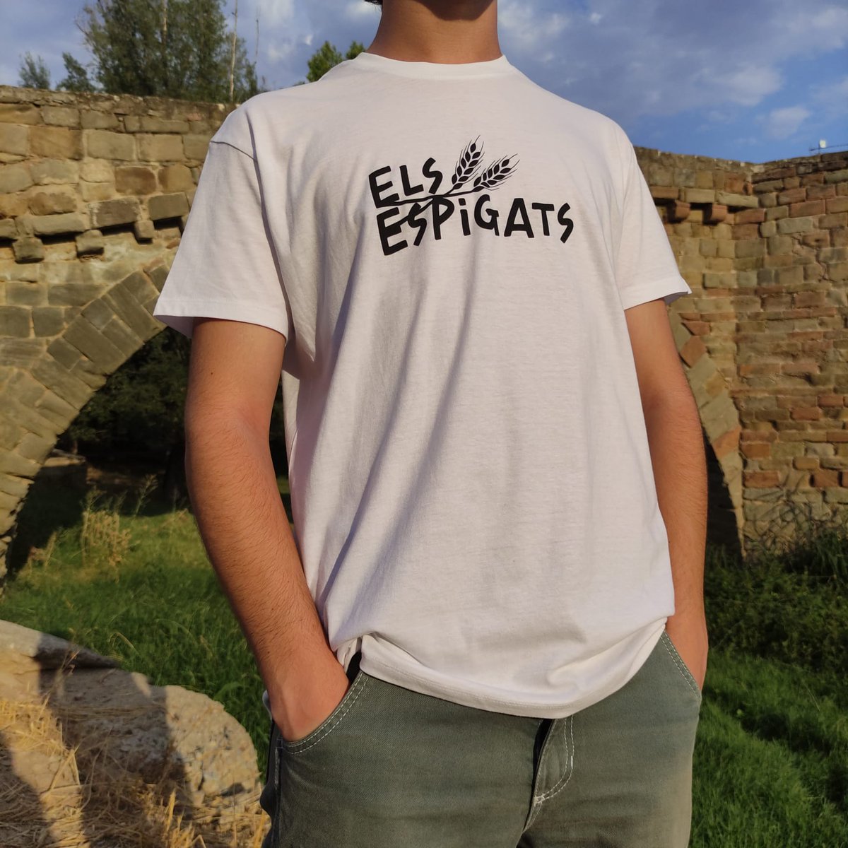 A la taula de #ElsEspigats trobareu samarretes (edició superlimitada) a €10! Els diners recollits es destinaran a activitats pel poble organitzades per Els Espigats. No us quedeu sense la vostra! Contacteu i feu pre-reserva!

Instagram 👉 @espigats
Web 👉espigats.cat