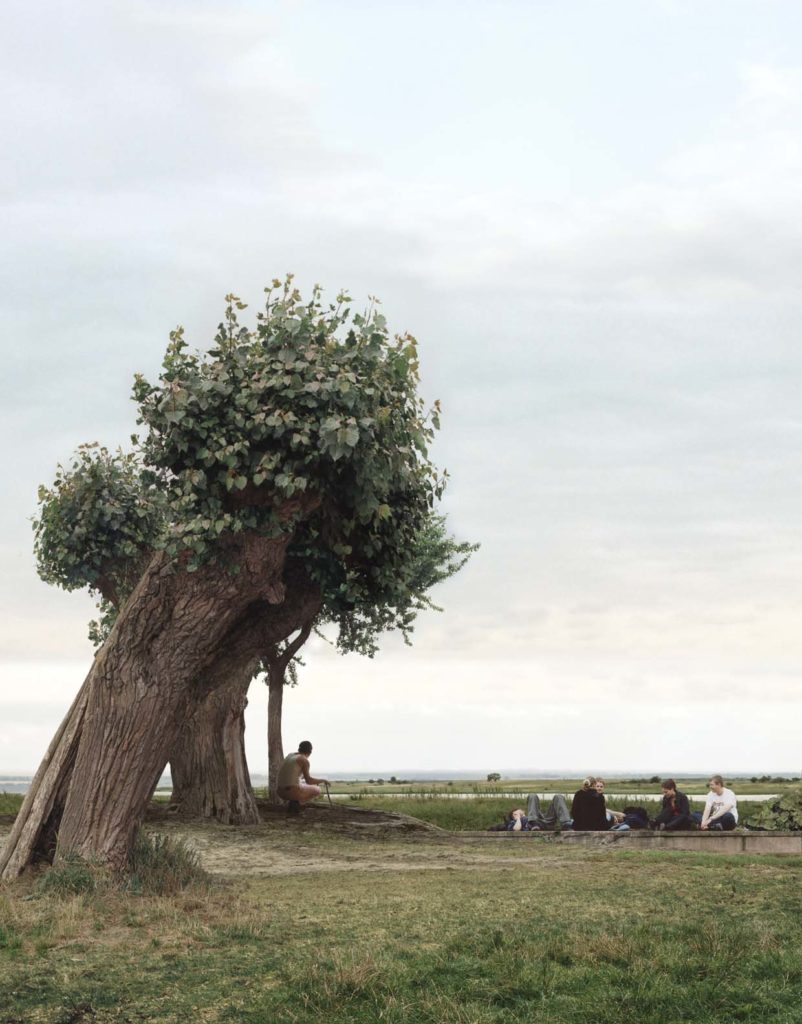 MFernandaJaua's tweet photo. Beate Gütschow’s photographic works reproduce traditional patterns of depiction incorporating landscape elements that recall compositions by Nicolas Poussin, Jacob van Ruisdael, Claude Lorrain, John Constable and Philipp Otto Runge. Gebbers, Anna-Catharina https://t.co/pE9gFvBKBb https://t.co/UPMLcI6eLY