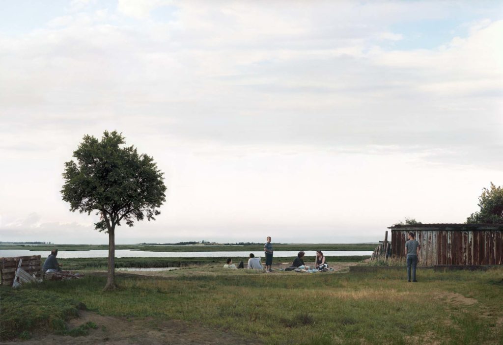 Beate Gütschow’s photographic works reproduce traditional patterns of depiction incorporating landscape elements that recall compositions by Nicolas Poussin, Jacob van Ruisdael, Claude Lorrain, John Constable and Philipp Otto Runge. Gebbers, Anna-Catharina beateguetschow.de/ls-series/