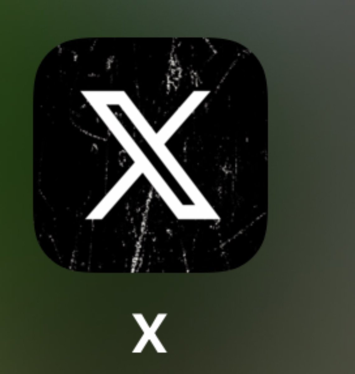 Lumiere_e_'s tweet photo. @X Icons on the home screen have white streaks. Hope for improvement https://t.co/YeBmOCaY3S