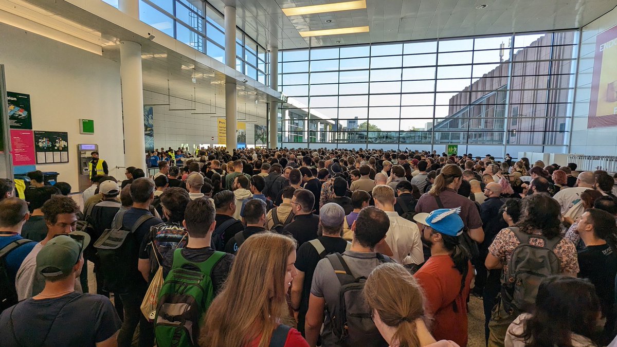 Wer Dinge von mir über die Gamescom lesen will, die aktuell in Köln stattfindet, der kann Mal rüber auf das Urzeitnetzwerk gucken :)