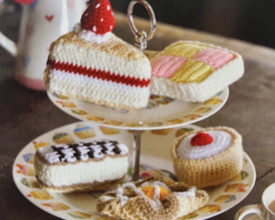 DDCrochetDesign's tweet photo. Crochet Cake Selection Five Lovely Little Cakes to Make Pattern ๐ฐ๐ง #MHHSBD #magiccake #crochet #cakes #pastries #morning #giftideas #teaparty #craftbizparty #yummy #fatfree #crochetpattern #yarn https://t.co/R3xuduIZKt https://t.co/0JgYblG5RD
