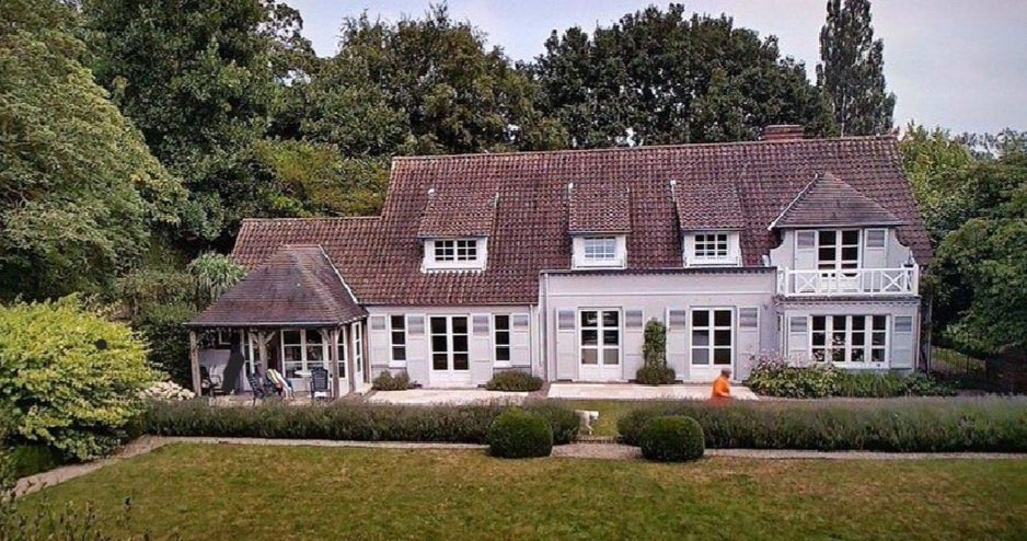 Even delen beste mensen! Frans woont in een “rijtjeshuis”. 😂😂