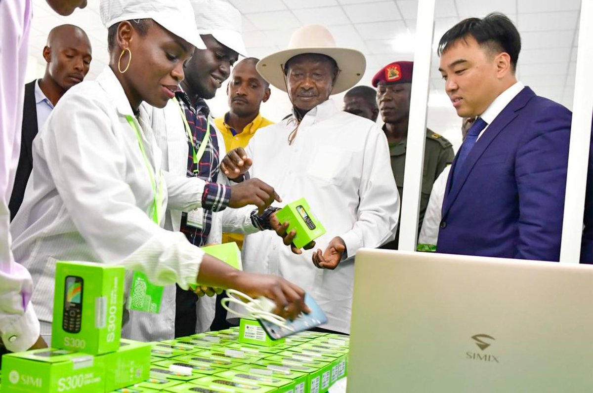 AfricaFactsZone's tweet image. Uganda exported 18,000 smartphones to Morocco in 2020. It also exports phones to Hungary.

It sold over 400,000 phones in 2020.

Ugandan ICT factory, Engo Holdings Limited produces them for SIMI Mobile, and employs 400 Ugandans.