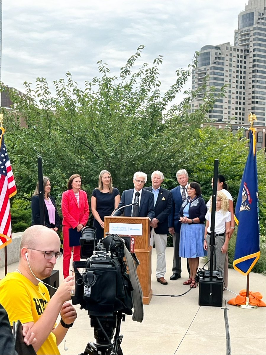 Dale Robertson , President/CEO of the GRPM was presented with a Check for funds granted to the expansion plan by State Senator Winnie Brinks/State Rep, Carol Glanville. I was was happy to join Board Members ❤️Linsey Slagboom, Marlin Feyen, Jim Haveman.