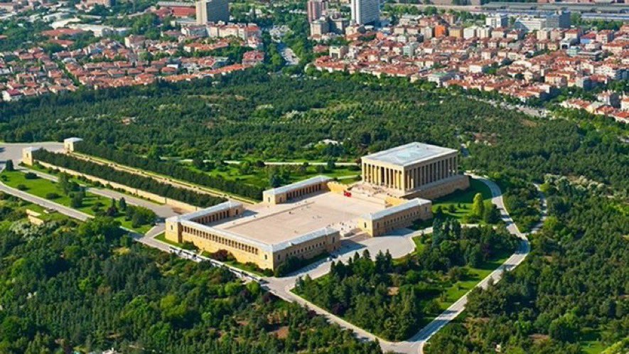 📌 Anıtkabir'in yakınındaki cami yapılması planlanan alanı, Atatürk'ün 1928 yılında okul yapılması için kendi mülkünden bağışladığı ortaya çıktı. (Cumhuriyet)