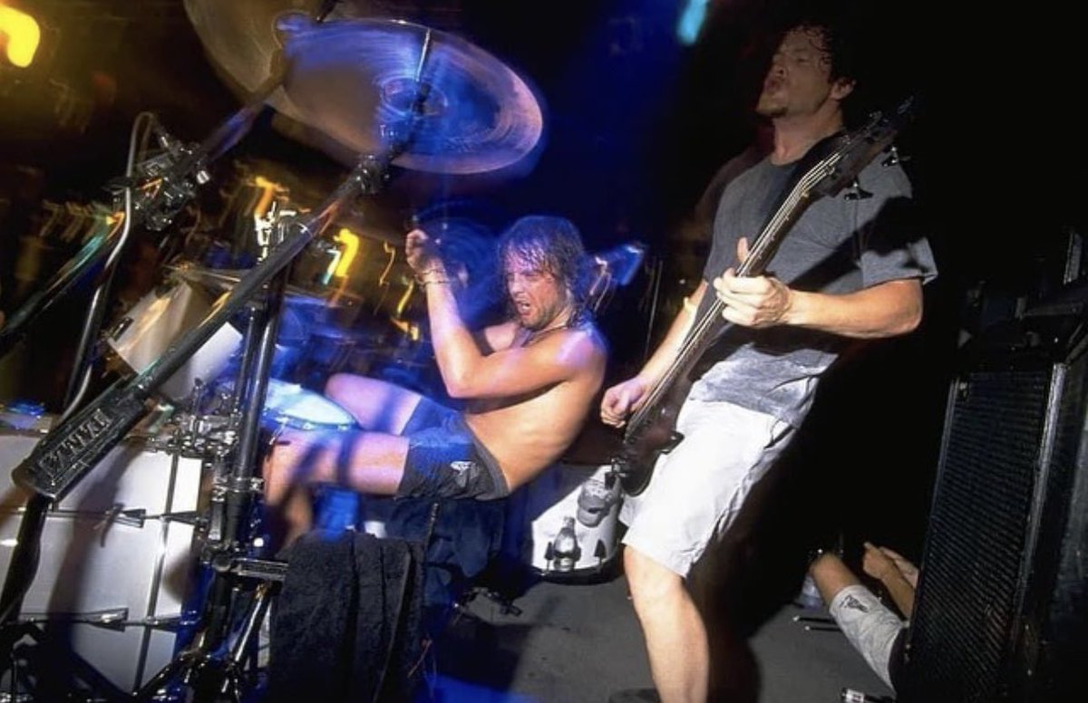MetSince1981's tweet photo. 📆En 1995 un día como hoy 23 de Agosto, @Metallica se presenta en el #LondonAstoria2 en Londres, Inglaterra.
Está presentación tuvo la particularidad que solo asistieron miembros del #MetClub, además fueron los Live Debut de “2x4” y “Devil’s Dance”.
#Metallica #METALLICASince1981 https://t.co/HgX4uV70ME
