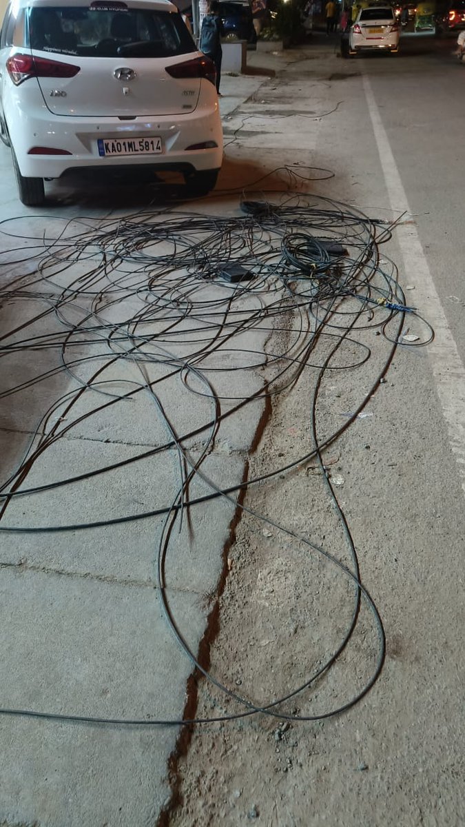 kdevforum's tweet photo. Another victim,zero accountability on safe footpath,@DKShivakumar sir !
You agreed to act on all #OFC cables,make Pedestrian safety priority in #BrandBengaluru! 

Pls fix this with the same pace as #Bhagya schemes? Call it #JeevaBhagya!

@BBMPCares act on https://t.co/hK78ggVMvU https://t.co/1cKiT7pNH0