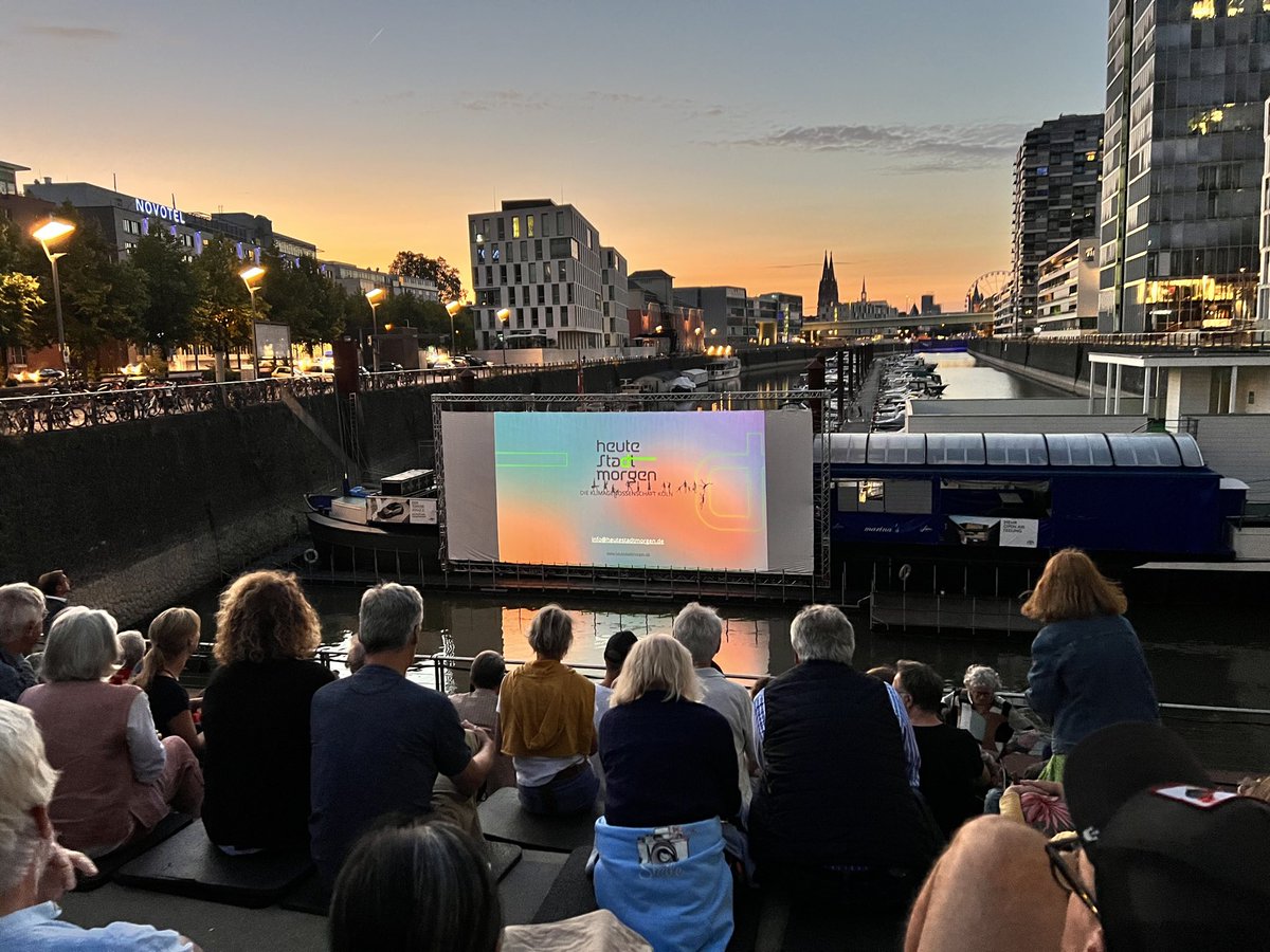 Joerg_vom_Stein's tweet photo. Gestern hatten wir mit #heuteStadtmorgen #hSm einen ersten kurzen Auftritt im #Sommerkino am Rhein. Mehr von und gibt es, wenn die Genossenschaft eingetragen ist oder jetzt schon unter https://t.co/foEce9YgnP https://t.co/sr94PUdczz