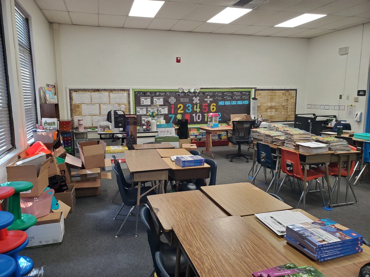 carolexkim's tweet photo. @ninjateach12 @MsDee6781 Please help with supplies~ 
School starts tomorrow! 
5th Grade. Year 3. Title 1.
In need of the essentials- tissues, wipes, pens, birthday goodies... anything would be greatly appreciated! 
https://t.co/y9gwdbh7Xz
Thank you for your support! https://t.co/OWIhPOOciV