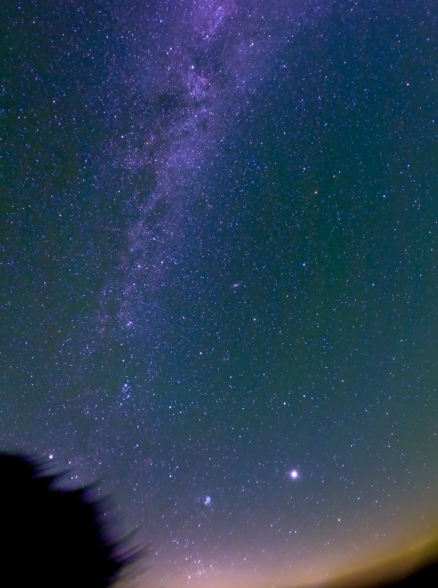 EdouardR98's tweet image. I also tested the open-source software #deepskystacker! By stacking multiple photos, you can reduce noise and dead pixels in the image, and the result is more than satisfactory! 

You can even make out the Andromeda galaxy in the shot! (if I&apos;m not mistaken)