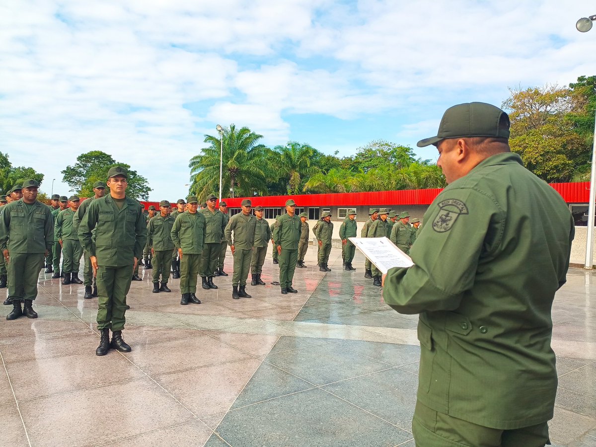 monagas_GNB51's tweet photo. Desde el patio de honor Batalla de Barbula, se efectuó formación de lista y parte del personal Militar adscritos a esta Unidad Superior bajo la supervisión del Cnel. 2do Cmdte. y jefe del estado mayor del @monagas_GNB51 https://t.co/8WS2KfbWfO