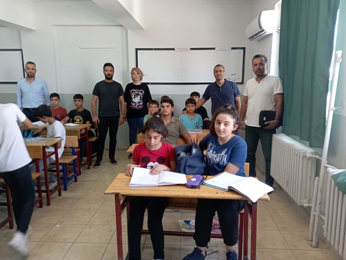 Antakya İlçe Milli Eğitim Müdürümüz Ahmet TECİMEN ve şube müdürümüz Kubilay KURT Antakya Apaydın İlkokulu ve ortaokulumuzu ziyaret edip okulda devam eden DYK kursları hakkında bilgi aldılar.Emeği geçen yönetici  öğretmenlete çok teşekkür ederiz
<a href="/tcmeb/">Millî Eğitim Bakanlığı</a> 
<a href="/TuysuzHarun/">Dr. Harun TÜYSÜZ</a> 
<a href="/AhmetTecimen/">Ahmet Tecimen</a>