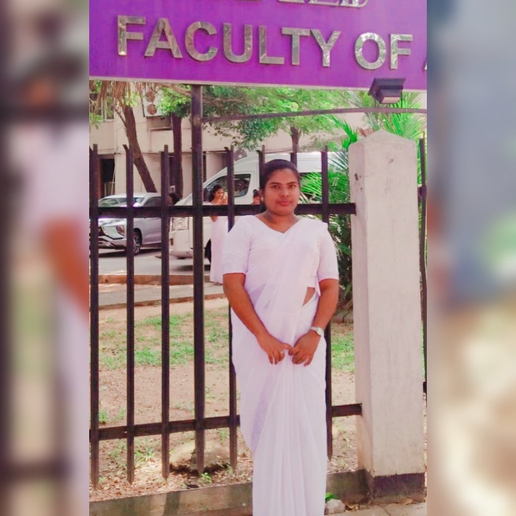 JayaniFdo's tweet photo. ⚠️ Warning : it's quite a long post. be patient enough to read 😬

1st pic 📸 : This was me. Three years back. Highly depressed, stressed, exhausted, physically, emotionally &amp; mentally drained, overweight, Shapeless, was suffering from PCOD, hopeless, unhappy about life, (1/7) https://t.co/xfSFglVrBC