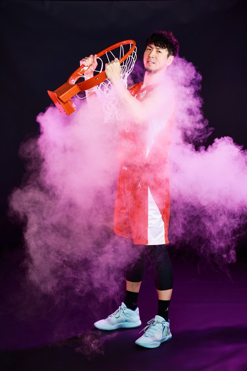 ntv_basketball's tweet photo. 📣こんや開幕🔥🔥🔥

＼🌺＼沖縄開催／🌺／
🏀バスケットボールW杯🏆
🏟️開幕戦「日本×ドイツ」
🗓️今夜9時〜
📺地上波日テレ系で生中継

／
背番号6️⃣
🇯🇵 #比江島慎
＼

✅変幻自在 比江島ステップ
✅チーム最年長
✅シャイないじられキャラ

#AkatsukiJapan #FIBAWC https://t.co/Vyilku4lVs