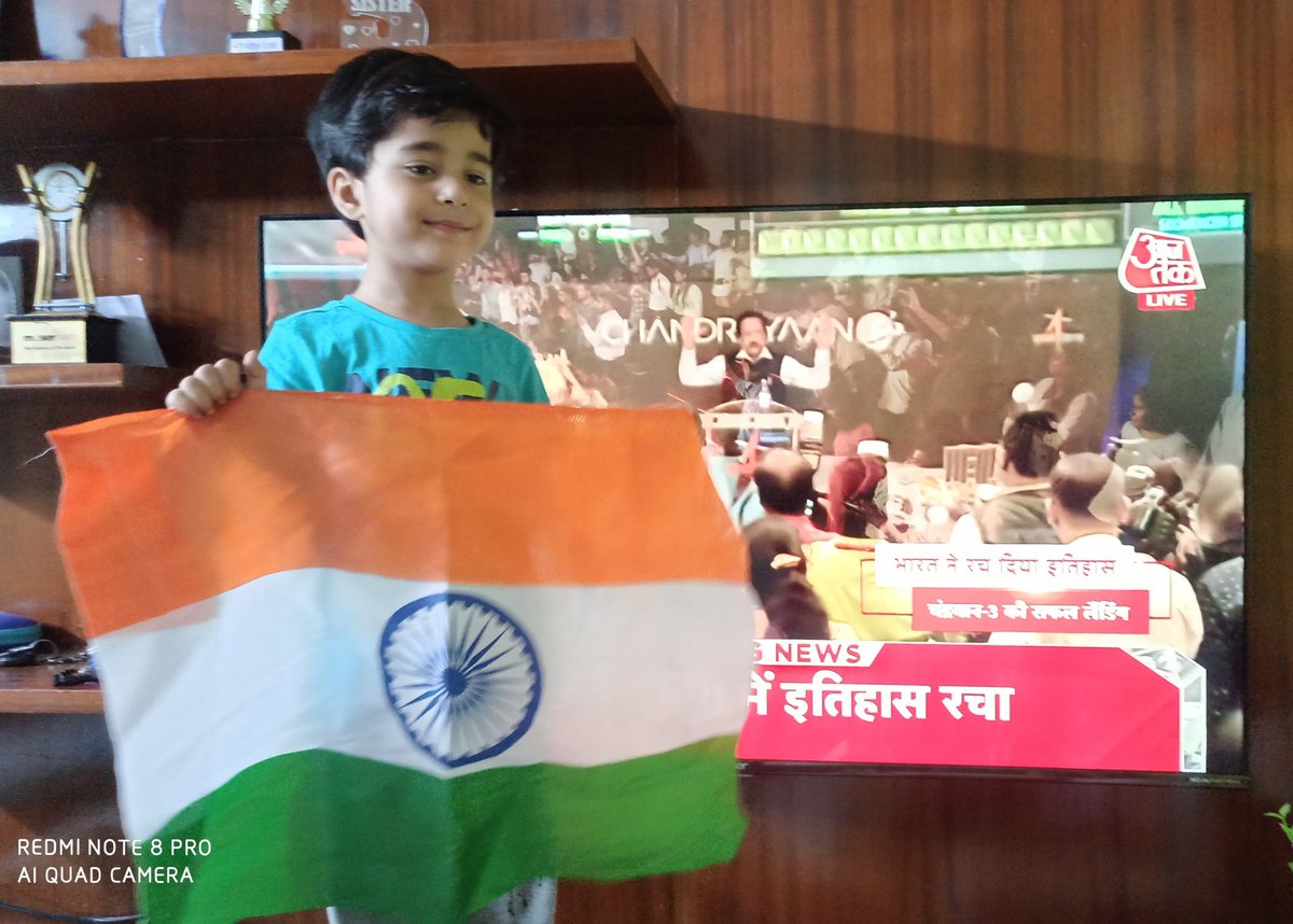 Humhongekamyab1's tweet image. Such a proud moment for India 🇮🇳 ❤️✌️

#ISRO #Chandrayaan3