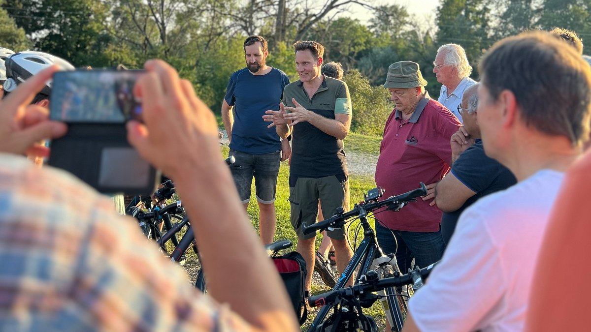 Radeln am #Lech – dem verbautesten Fluss Bayerns, der endlich wieder freier fließen soll! Unsere Flüsse sind Energielieferanten, Naturjuwel und Lebensraum für viele Tiere und Pflanzen zugleich. Hier die Balance zu halten – das ist das Ziel von uns <a href="/Gruene_Bayern/">GRÜNE Bayern</a>! #TeamBayern