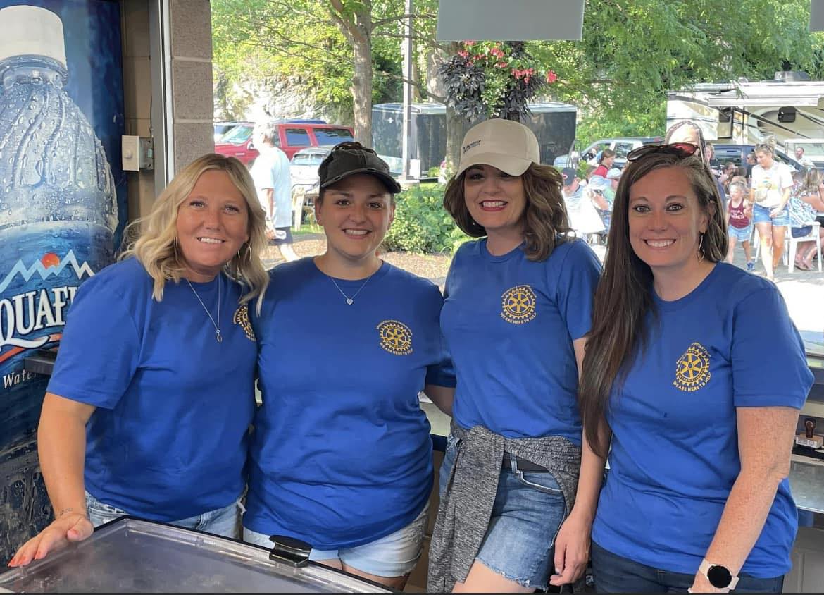 ClarkCoLeader's tweet image. Leadership Clark County Ohio volunteering for the Springfield Rotary Club - Ohio annual Springfield Rotary Gourmet Food Truck Competition
#leadershipclarkcountyohio #serviceclub #ServiceAboveSelf #springfieldrotary #servantleadership