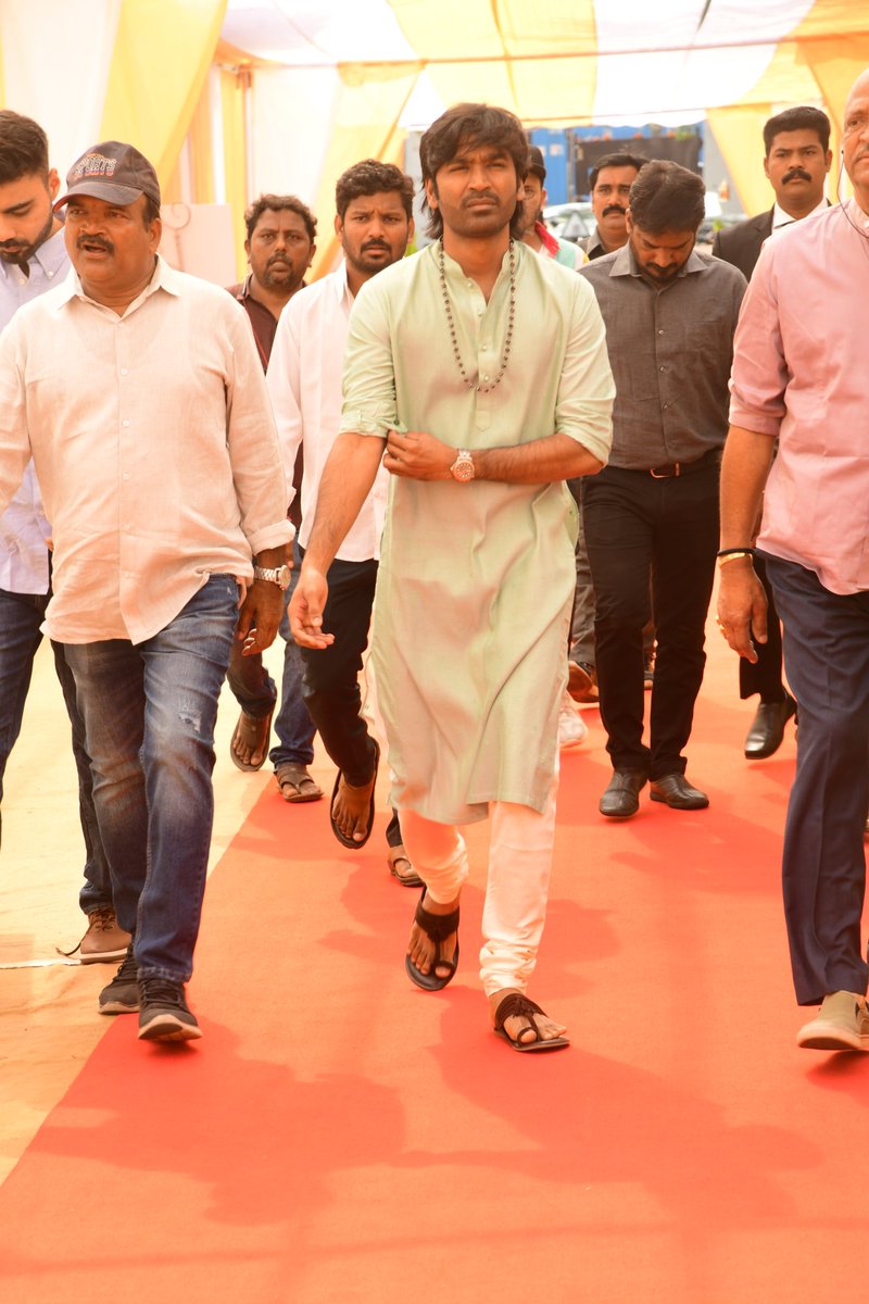 dhanushUHD_offl's tweet photo. #SelfishMovie Pooja HD Still !!
Size: 6MB (5504×8256)
Drive: https://t.co/bZjed70Je4

#CaptainMiller | #D50 | @dhanushkraja https://t.co/BH1XTbjYya