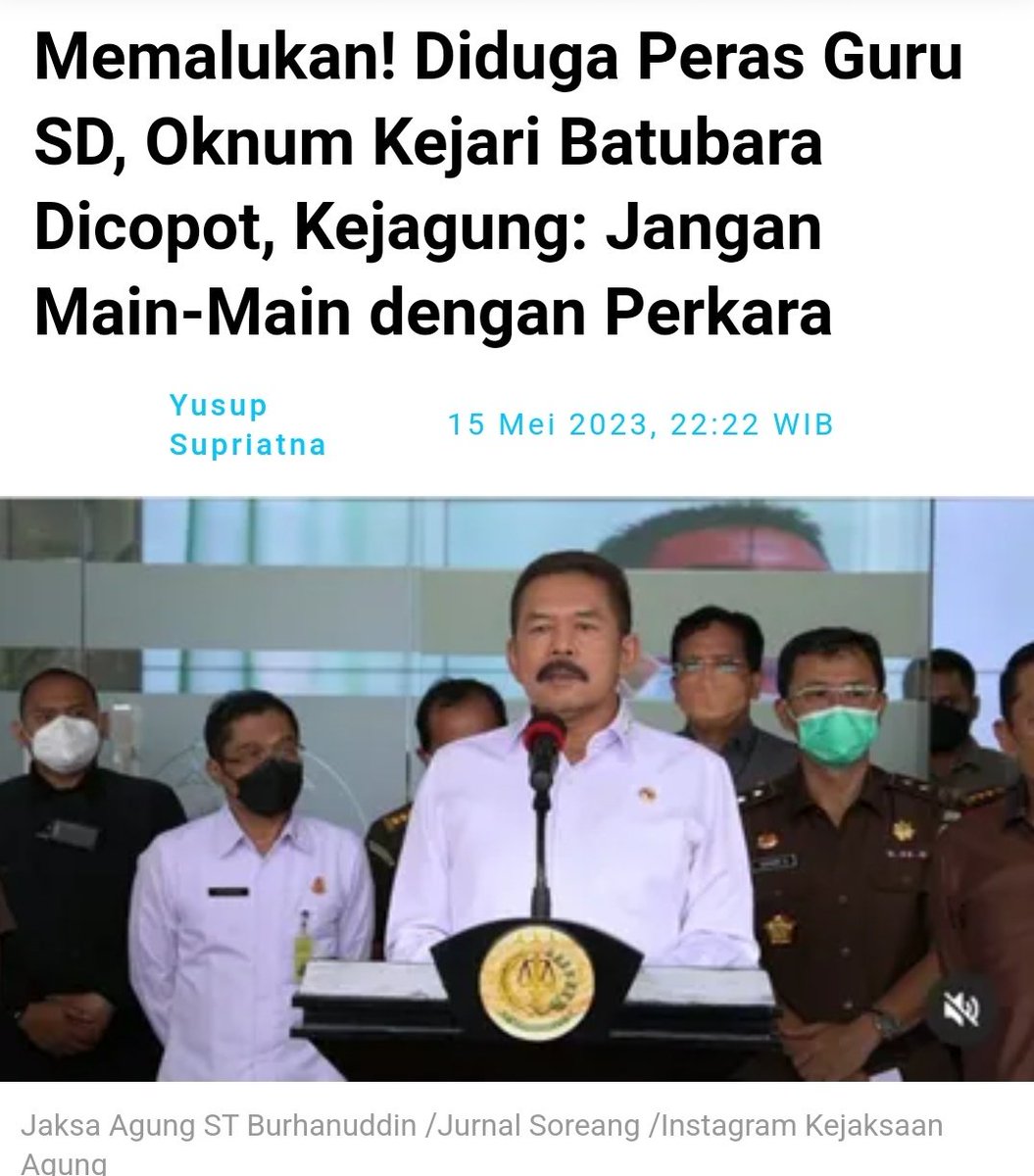 Update kasus Jaksa yg memeras Guru SD uang puluan juta. 
PELAKUNYA GAK JADI DIPECAT 🙃 Pelaku (EKT) cuma turun jabatan staff biasa.
Pas kasusnya viral pada Mei lalu, banyak petinggi Kejaksaan kompak merasa sedih lalu berjanji akan menghukum berat bahkan tak segan memecat EKT.