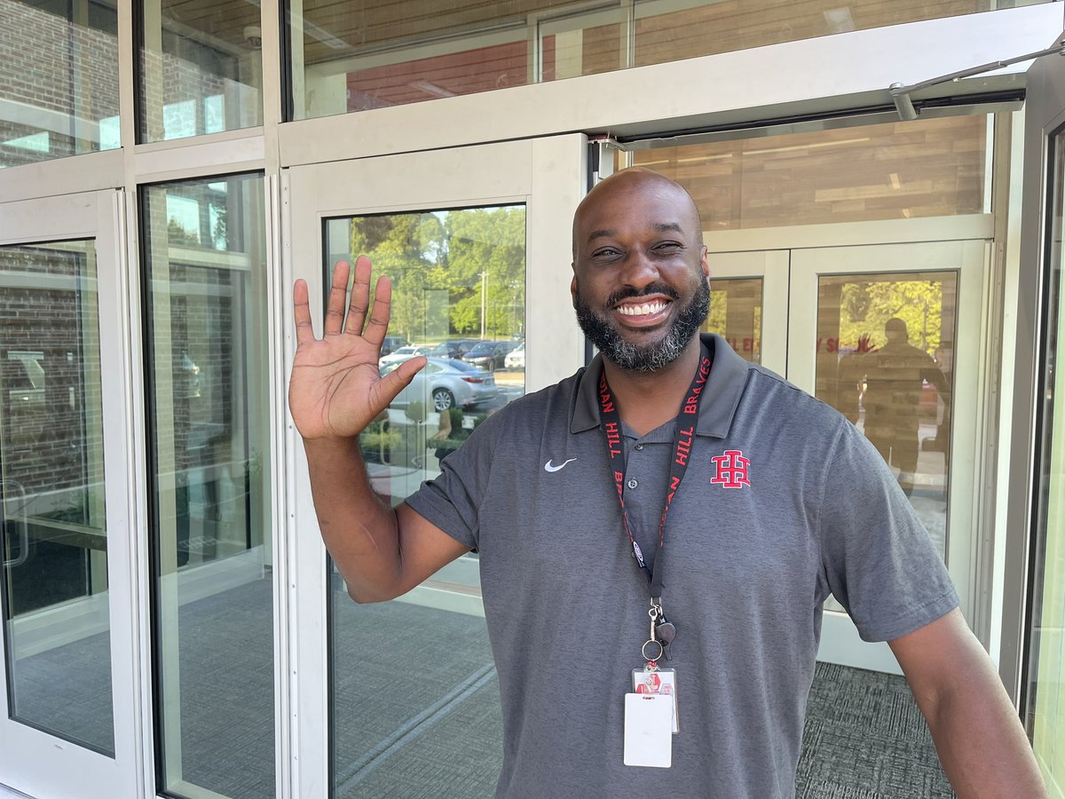IHSchools's tweet photo. We are so excited to get to see our Braves this morning @IHElementary - welcome home! #BraveFirstDay #IHPromise https://t.co/D6To1jjhoo