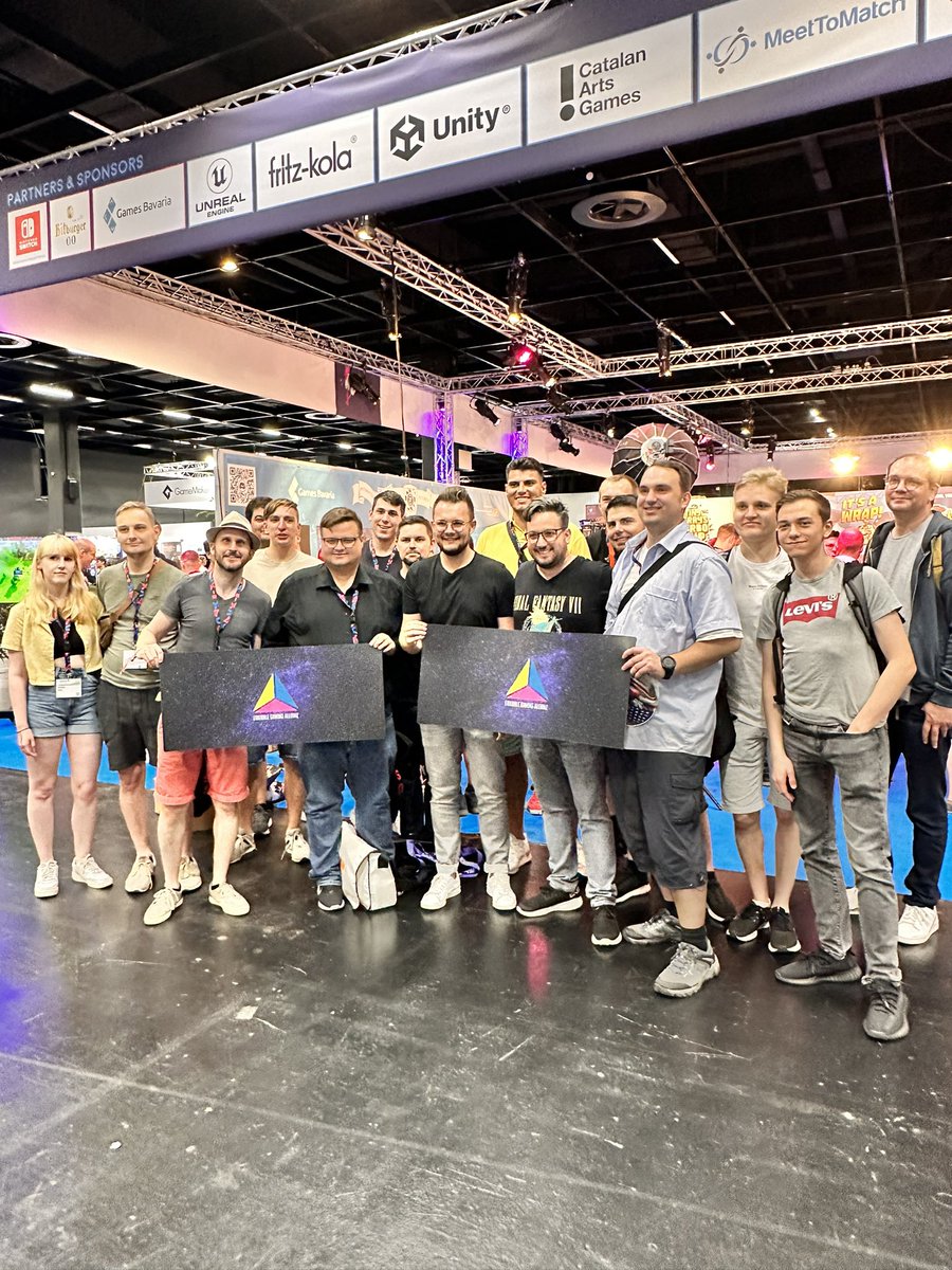 Liberale mit der <a href="/LiGa_Allianz/">Liberale Gaming Allianz</a> heute stark auf der #gamescom vertreten!
Mit dabei natürlich auch digitalpolitischer Sprecher der <a href="/fdpbt/">Fraktion der Freien Demokraten</a> <a href="/max_fksr/">Maximilian Funke-Kaiser</a>