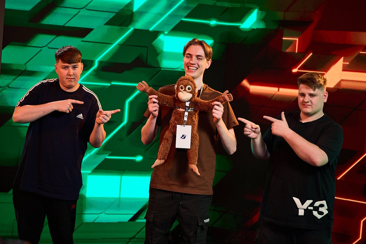 Wait, is that a 4 player roster?!?!
#Gamers8