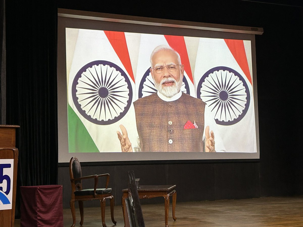 clriindia's tweet photo. Team @CSIR_IND @clriindia Space enthusiasts are witnessing the historical moment to be unfold On the moon

@DrNKalaiselvi @CSIR_IND #Chandrayaan3Landing  #SpaceExploration @isro @kjsreeram https://t.co/2qrVRjwG1S
