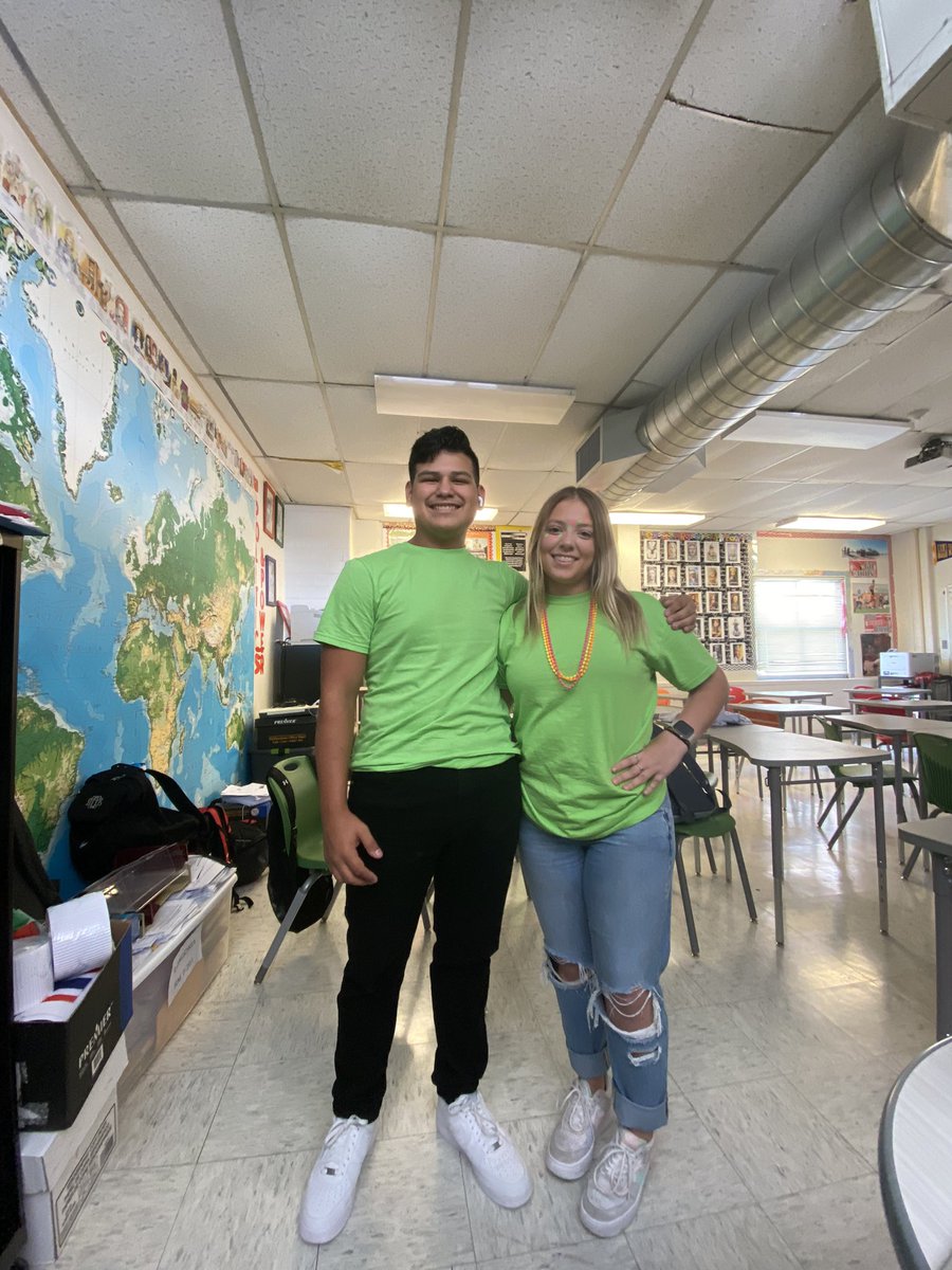 longo3204's tweet image. Neon Day #CSND #HHS #SpiritWeek