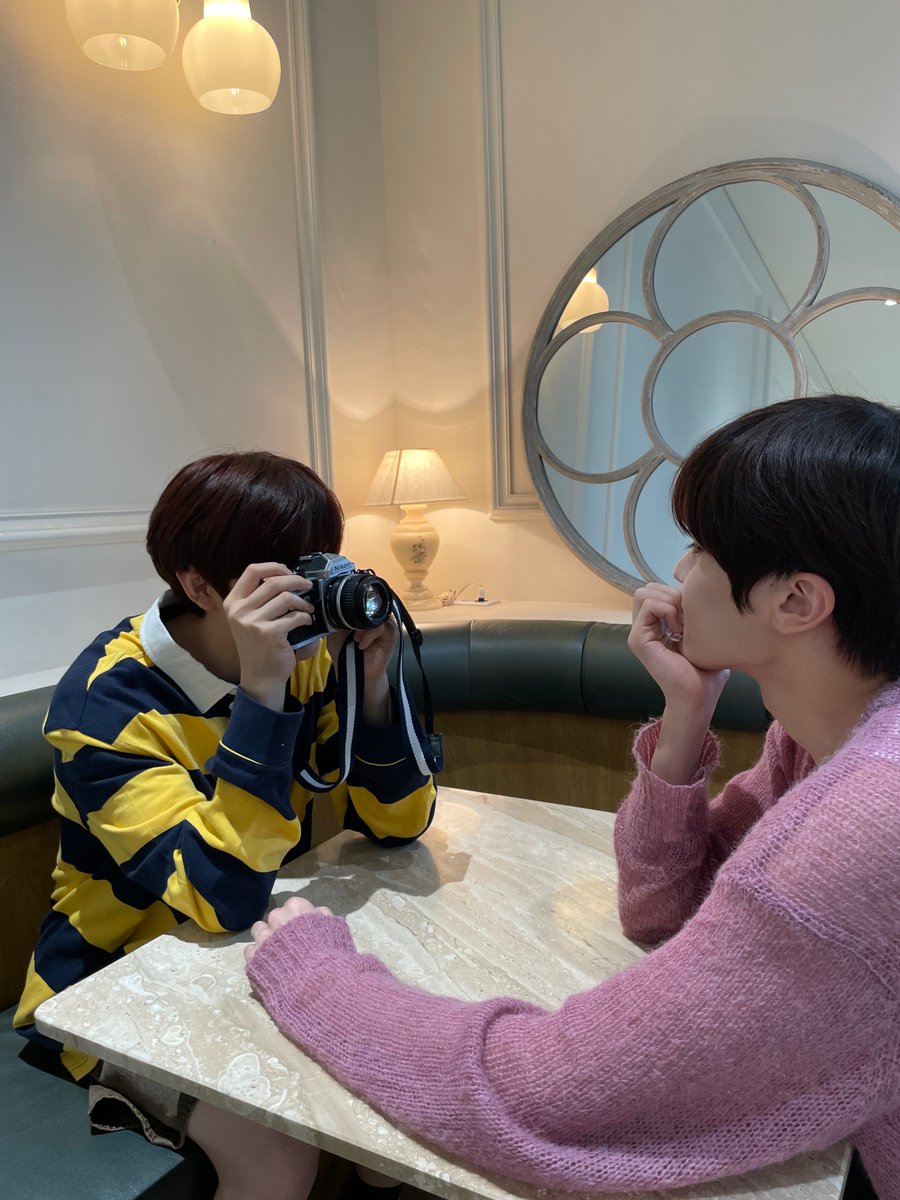 smrookies's tweet photo. 📸촬영 비하인드✌️😙😚✌️

#유우시 #YUSHI #시온 #SION
#SMROOKIES #SR23B

#NCTUniverse #NCTUniverse_LASTART #LASTART https://t.co/S9uGLMXw2I