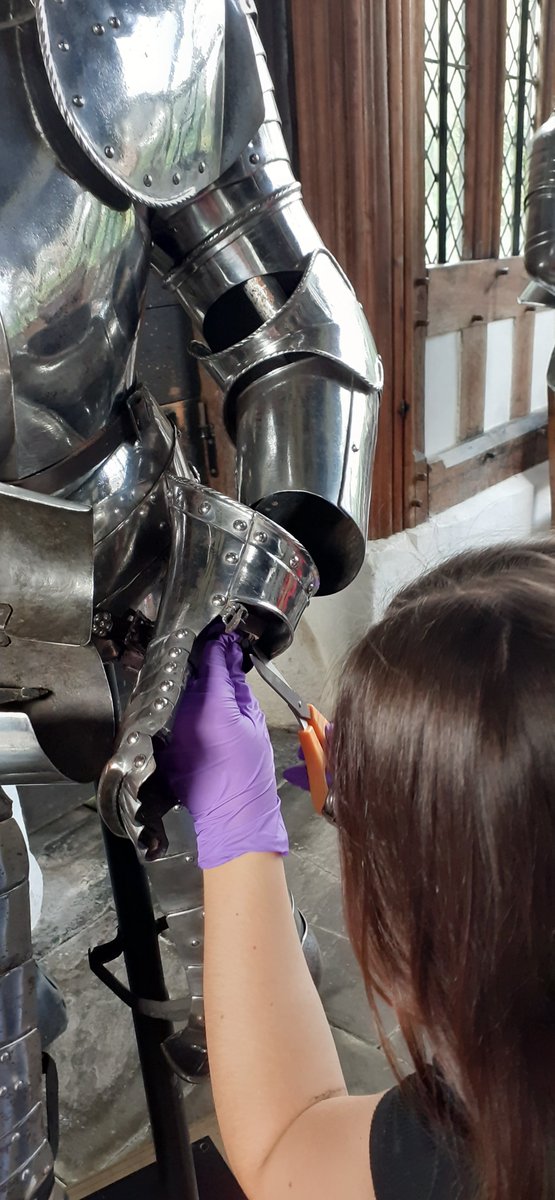 ⚔️ The suits of armour on show here at Rufford, are of mixed European origin. Here members of the House Team carefully re-hang the arm of the mostly German, 16th century suit of armour. Both the arms and legs of the suit are cleaned using cloths and a mild abrasive polish.