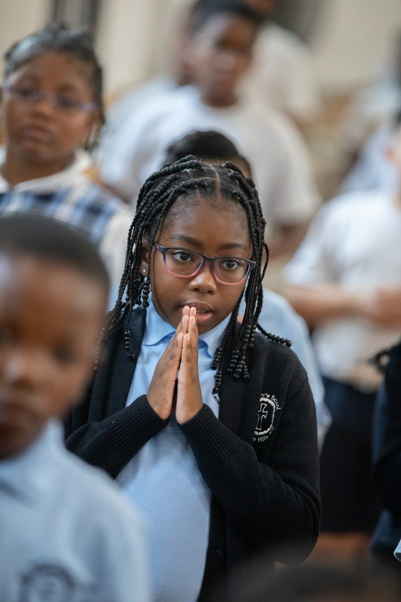 WashArchdiocese's tweet image. Yesterday, our @ADWCathSchools began welcoming students back for their #ADWFirstDay! Students at St. Mary&apos;s School in Landover Hills received a warm welcome before beginning their school year together in prayer. #ADWCommUNITY