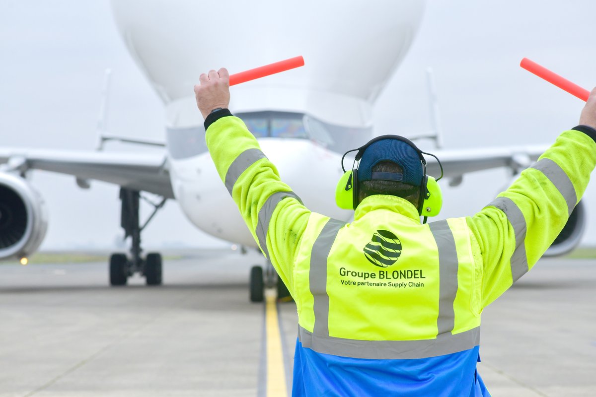 [ Opportunité ]
Le <a href="/GroupeBlondel/">Groupe BLONDEL</a> vous donne rendez vous à l'Aéroport International Amiens - Henry Potez les 26 et 27 Août lors du Meeting Aérien de Méaulte.
🔎 Notre équipe est à la recherche de #talents pour rejoindre ses rangs.
#Aéronautique #Logistique #Recrutement #Carrières