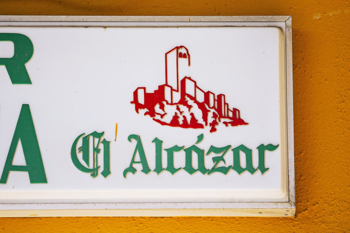 Como todas las semanas, Rótulos Chuléricos de Jaén nos acerca en Instagram a nuestro patrimonio gráfico

Hoy el protagonista es el Café Bar La Salobreja, uno de los pocos vestigios de rotulación de Cervezas El Alcázar existentes

instagram.com/p/CwSNvRFopEU/…

#PatrimonioGráfico