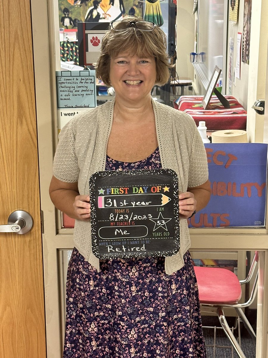 SraSuch's tweet photo. 31st year of teaching. Ready for a great first day! https://t.co/ltNpPD0ItU