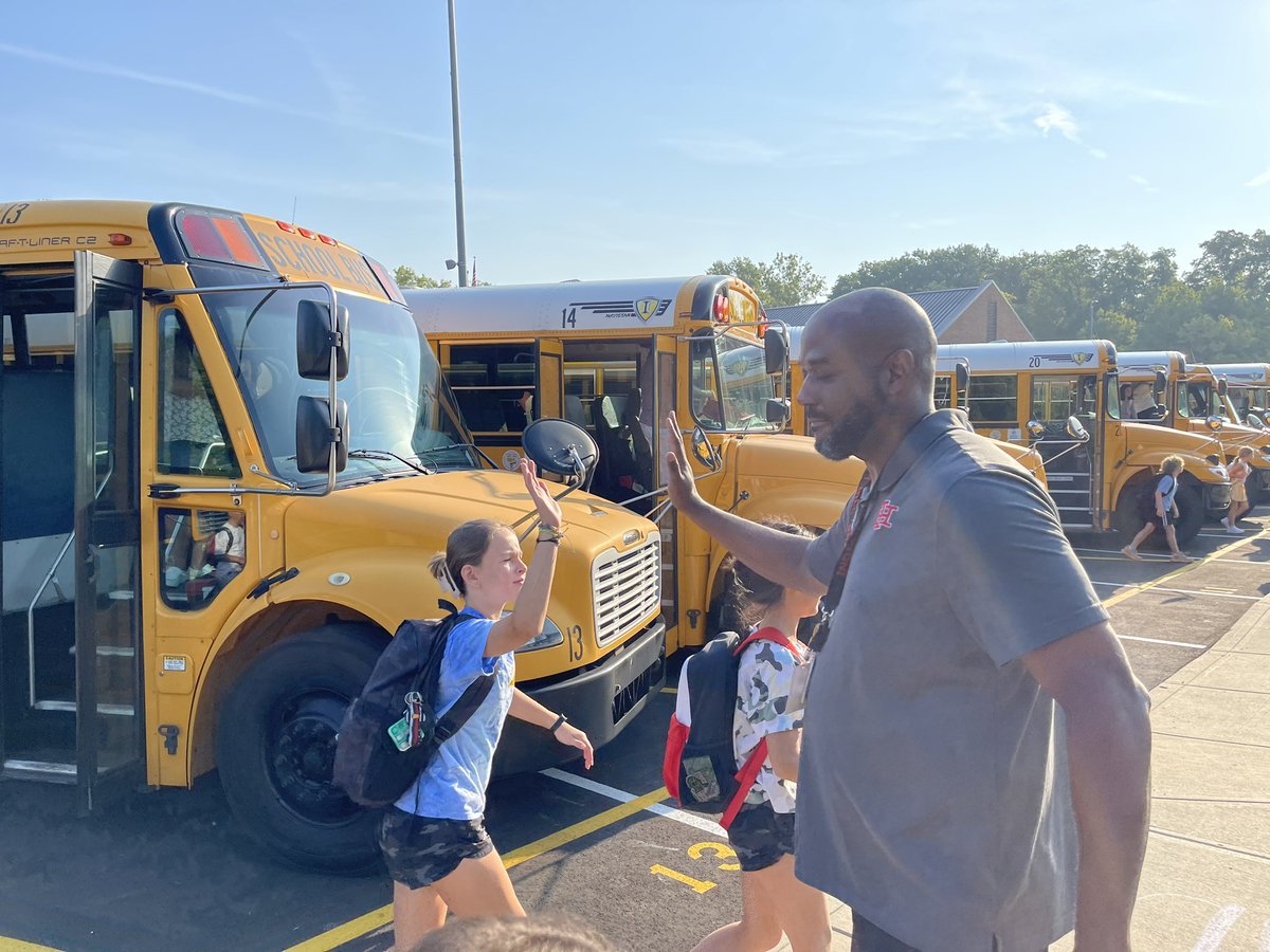 IHSchools's tweet photo. Fist bumps and high-fives as we welcome our Braves home! #BraveFirstDay #IHPromise https://t.co/b9OO8zzLef