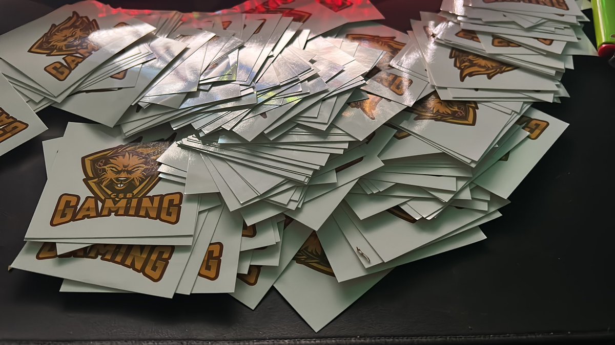 CSB_eSports's tweet photo. Wenn ihr unsere Communityleitung am Samstag auf der gamescom findet fragt ihn nach Sticker er hat ne Menge mit unserem alten Logo! Traut euch 😋 https://t.co/UwC9XQe7hI