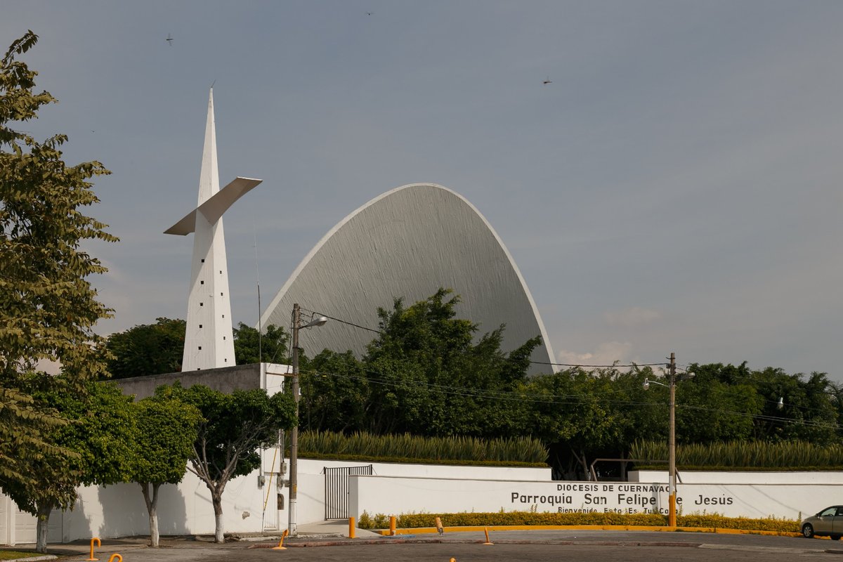 masa y vacío, color y pasión... Inscriptions are open for the planopli #architecturejourney to #mexico (Dec 8-20th, 2023)! Check website for loads of photos &amp; info, a preliminary schedule and inscription modalities. Photo: Félix Candela, capilla SFelipe de Jesús © Sigrid Decramer