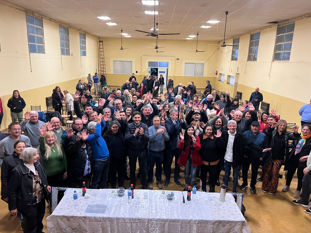 maxipullaro's tweet photo. En #Bombal hablamos con los vecinos junto a @germangiacomino para escucharlos y contarles como vamos a trabajar con Adrián Borraccetti para atender las problemáticas como: vivienda, parque industrial y una mejor atención en salud. Desde el gobierno provincial se pueden coordinar políticas conjuntas con la Comuna para que los bombalenses vivan mejor.