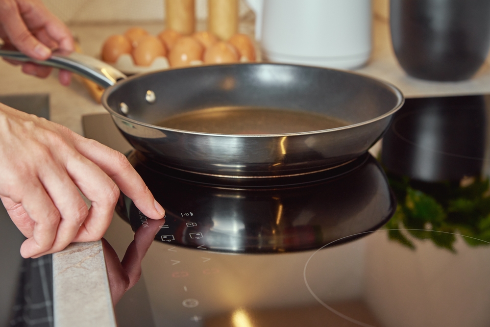 A program that helped one-tenth of all Ecuadorian households switch from gas to electric induction stoves likely reduced both national greenhouse gas emissions and respiratory-related hospitalizations. In PNAS: ow.ly/cjOF50PC8O7